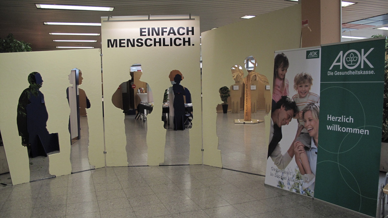 Wanderausstellung zum Thema Sucht „Einfach menschlich“