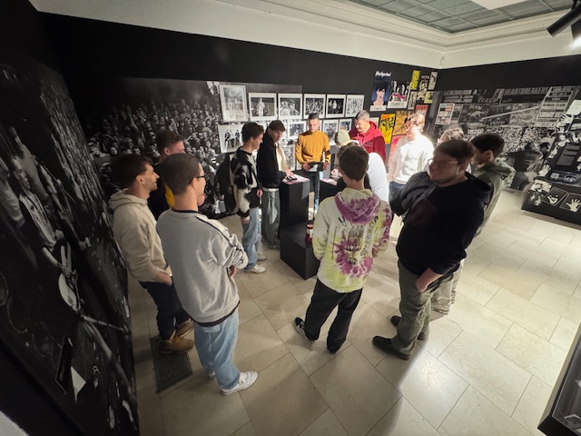 Ausstellungsbesuch: PUNK – Wir versprechen nichts!